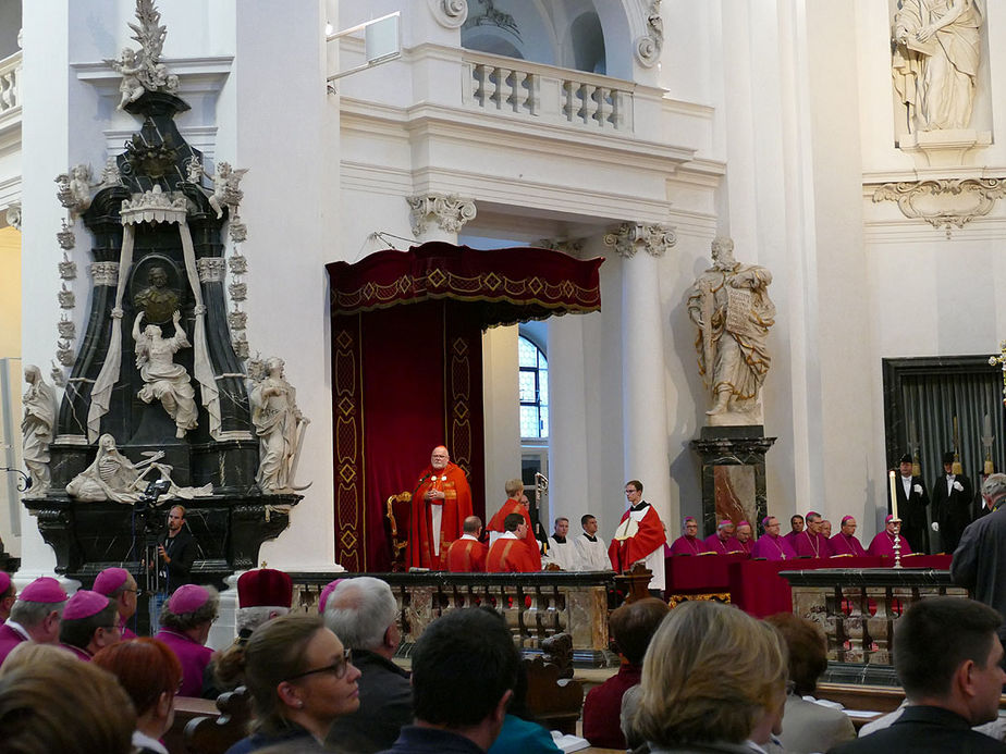 Abschlussvesper der Bischofskonferenz mit Austeilung des Bonifatiussegens (Foto: Karl-Franz Thiede)